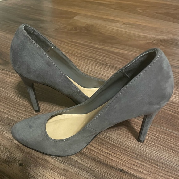 LC Lauren Conrad Gray Suede Heels 🩶 - Picture 3 of 6